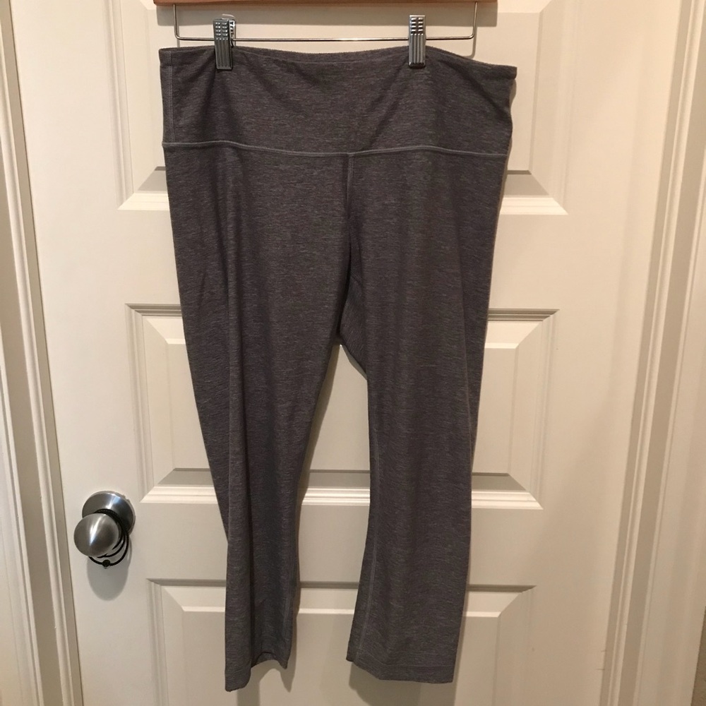 Lululemon Wunder Under Crop - Picture 3 of 8